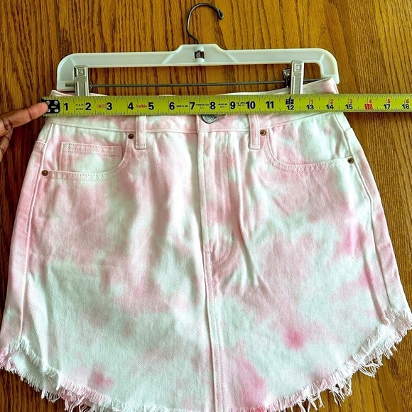 PacSun Tie Dye Pink And White Fringe Mini Jean Skirt Size 26 NWOT - Picture 5 of 9
